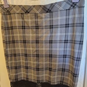 EUC Torrid Plaid Gray Skirt